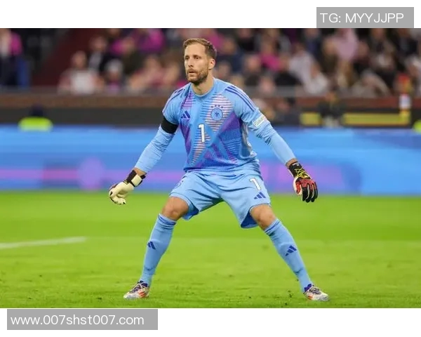 德国足球明星的人品与职业生涯的深度剖析与影响探讨