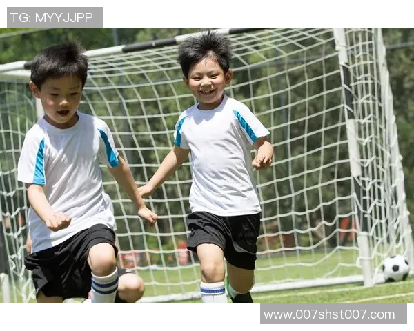 探索5寸足球的魅力与技巧提升之路让每个小球员都能尽情享受足球乐趣